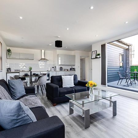 Top Floor Apartment With Private Balcony In Stockport Centre By Hass Haus Exterior photo