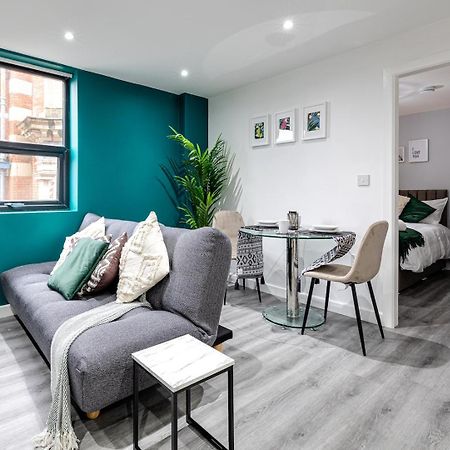 Top Floor Apartment With Private Balcony In Stockport Centre By Hass Haus Exterior photo