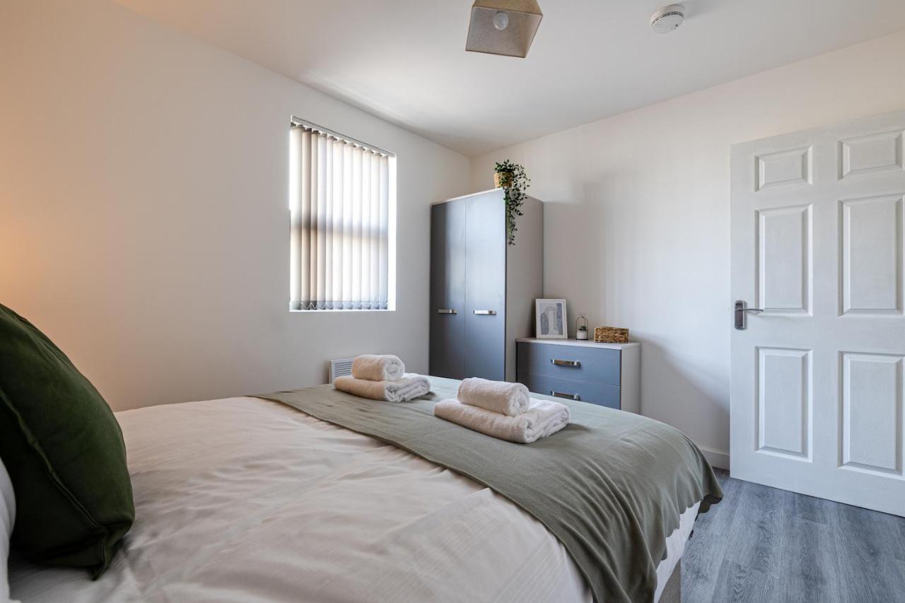 Top Floor Apartment With Private Balcony In Stockport Centre By Hass Haus Exterior photo