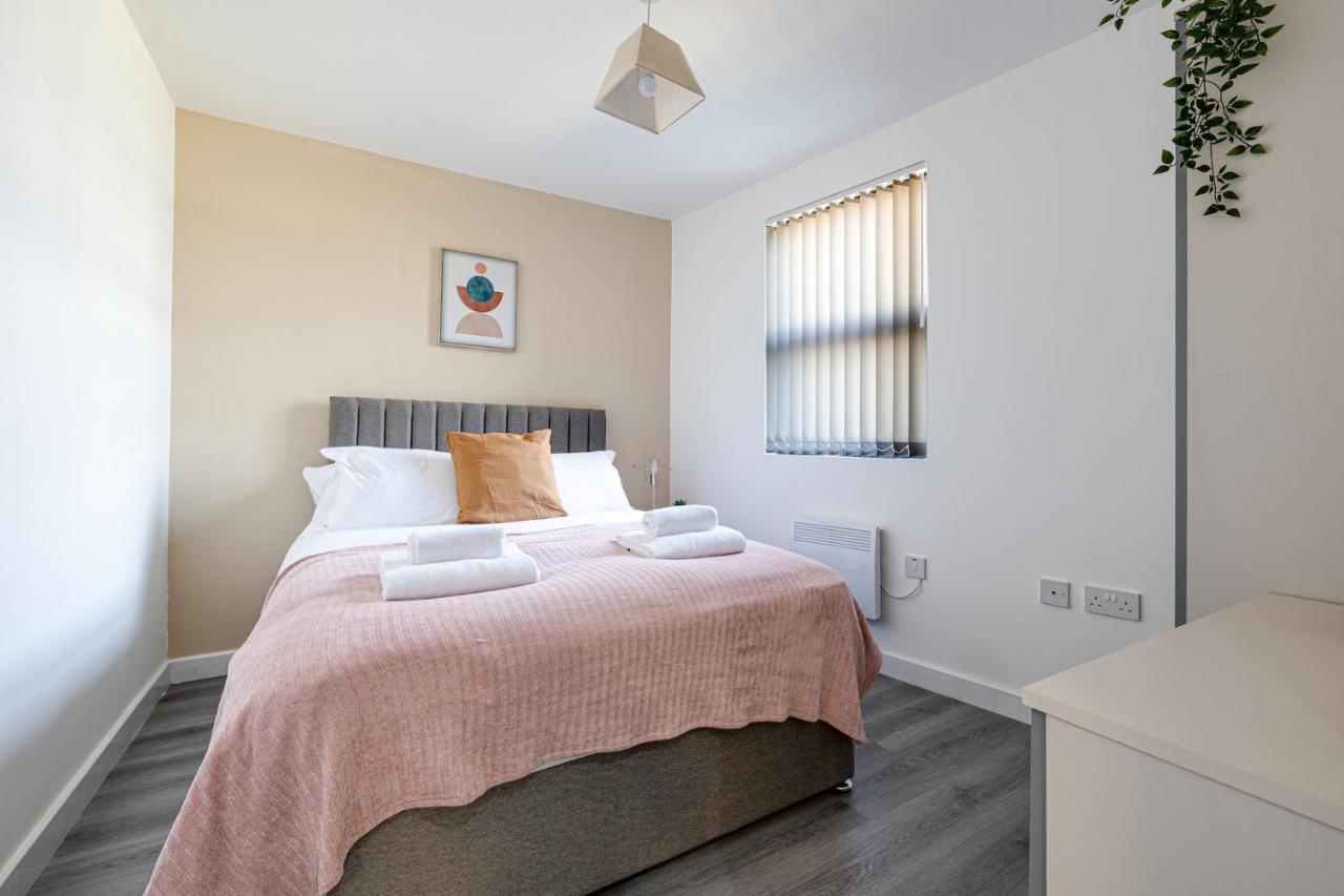 Top Floor Apartment With Private Balcony In Stockport Centre By Hass Haus Exterior photo