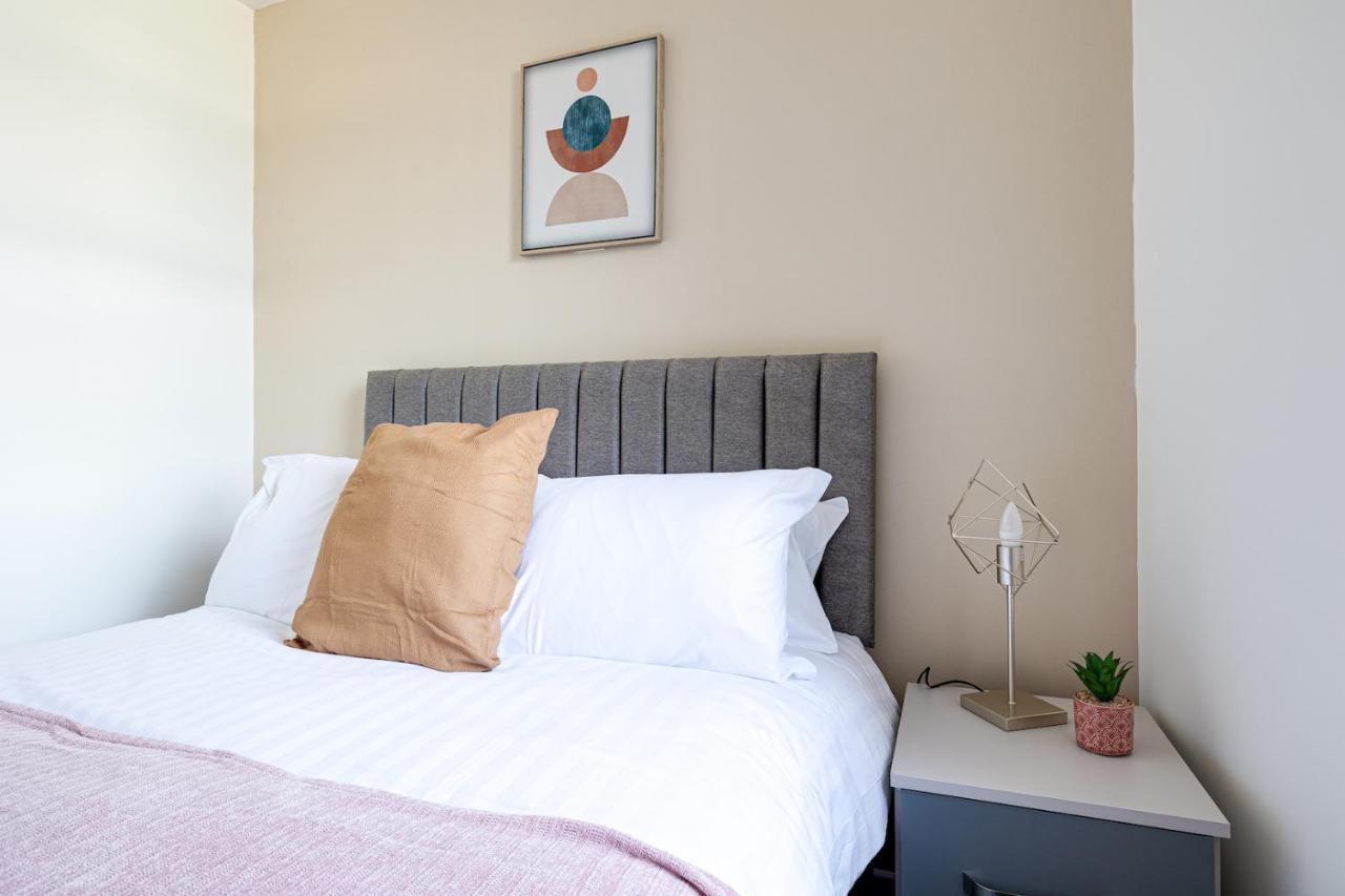 Top Floor Apartment With Private Balcony In Stockport Centre By Hass Haus Exterior photo