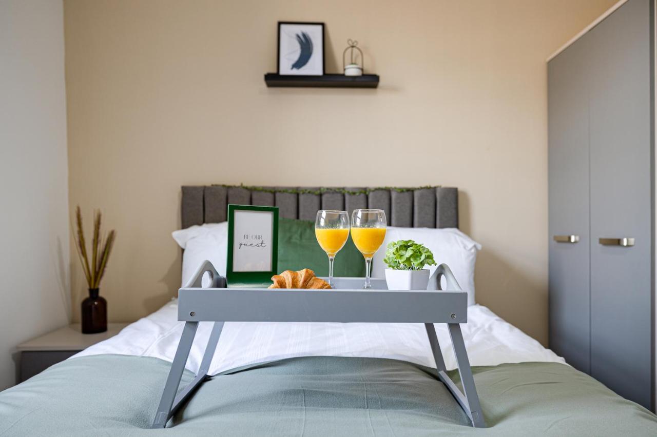 Top Floor Apartment With Private Balcony In Stockport Centre By Hass Haus Exterior photo