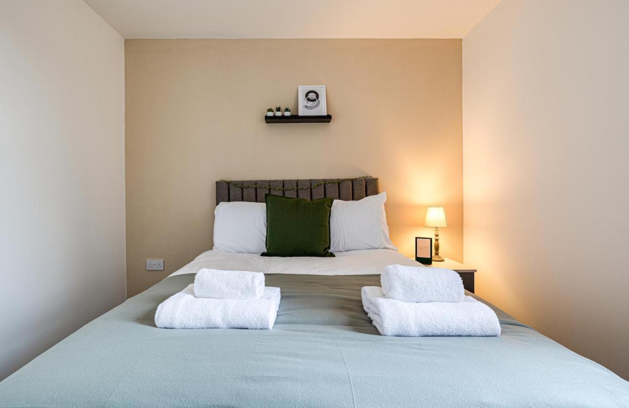 Top Floor Apartment With Private Balcony In Stockport Centre By Hass Haus Exterior photo