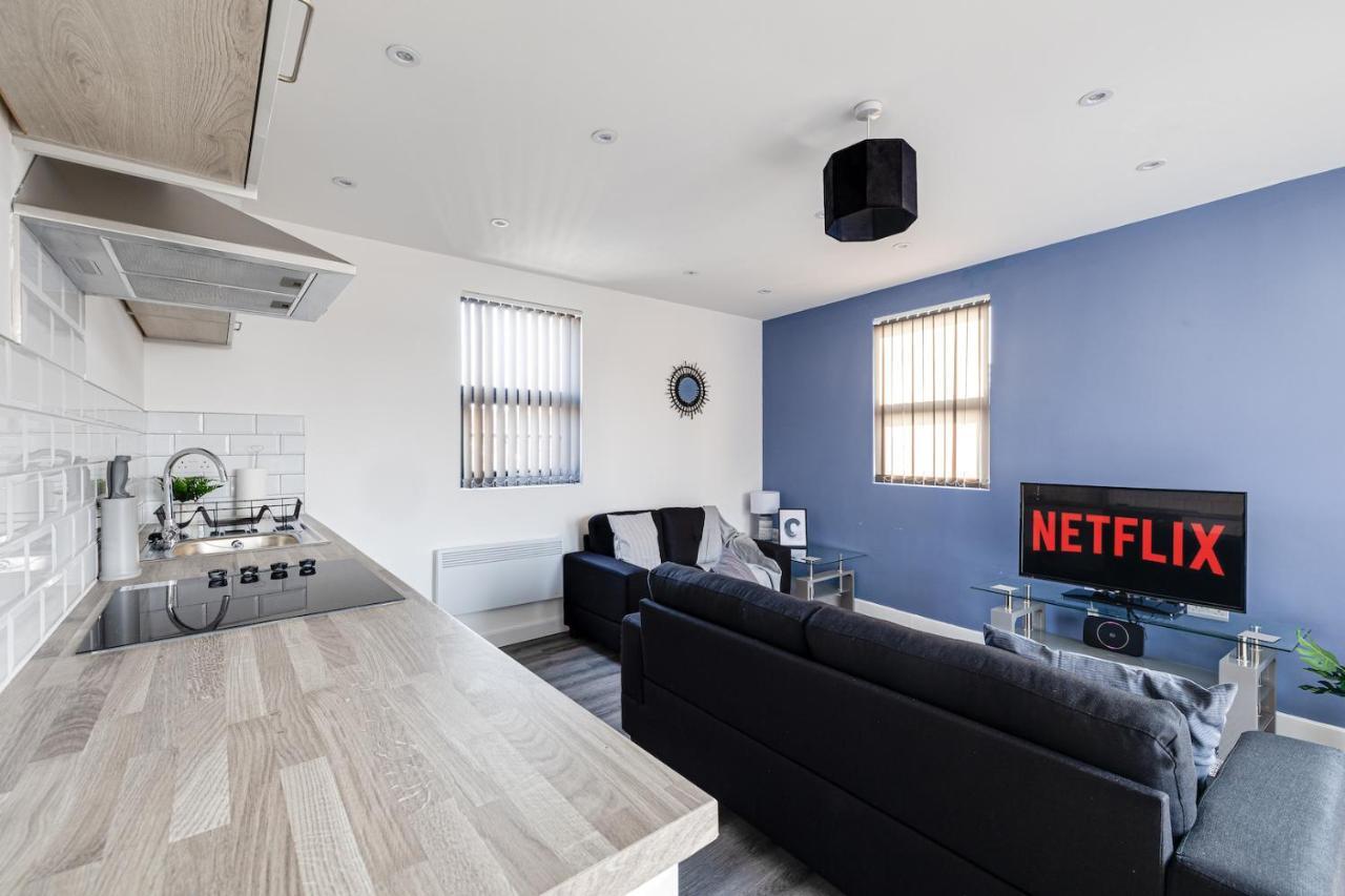 Top Floor Apartment With Private Balcony In Stockport Centre By Hass Haus Exterior photo