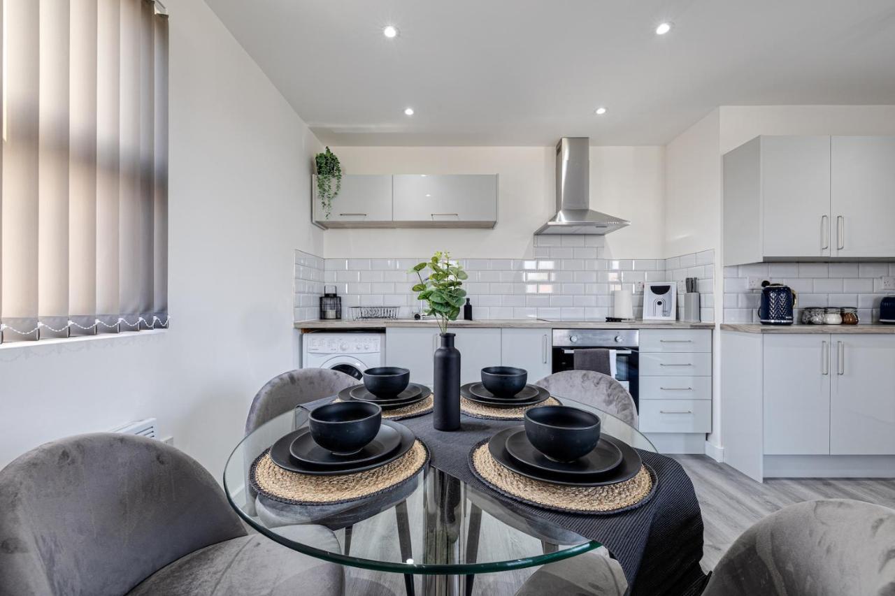 Top Floor Apartment With Private Balcony In Stockport Centre By Hass Haus Exterior photo