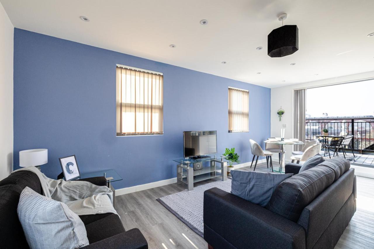 Top Floor Apartment With Private Balcony In Stockport Centre By Hass Haus Exterior photo