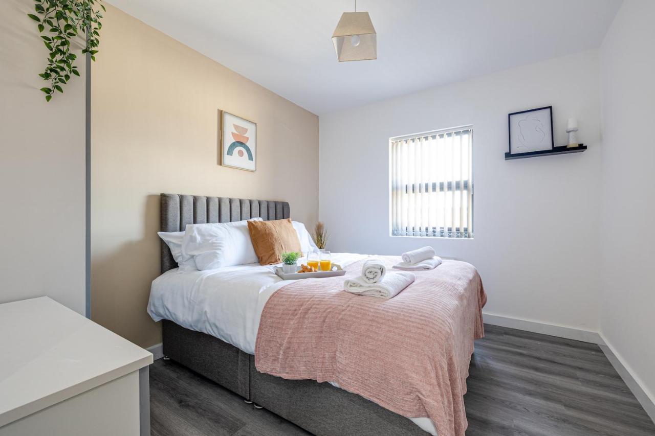 Top Floor Apartment With Private Balcony In Stockport Centre By Hass Haus Exterior photo