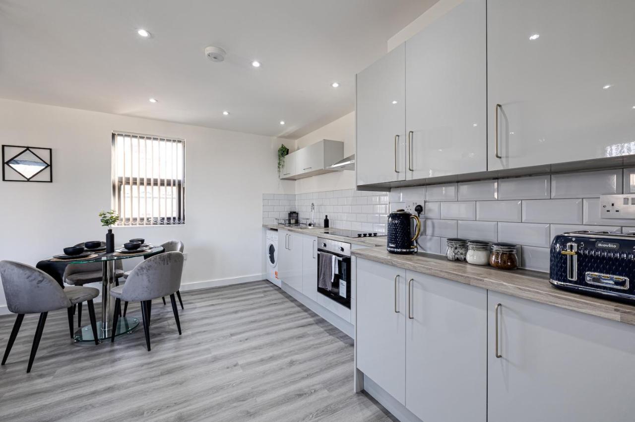 Top Floor Apartment With Private Balcony In Stockport Centre By Hass Haus Exterior photo