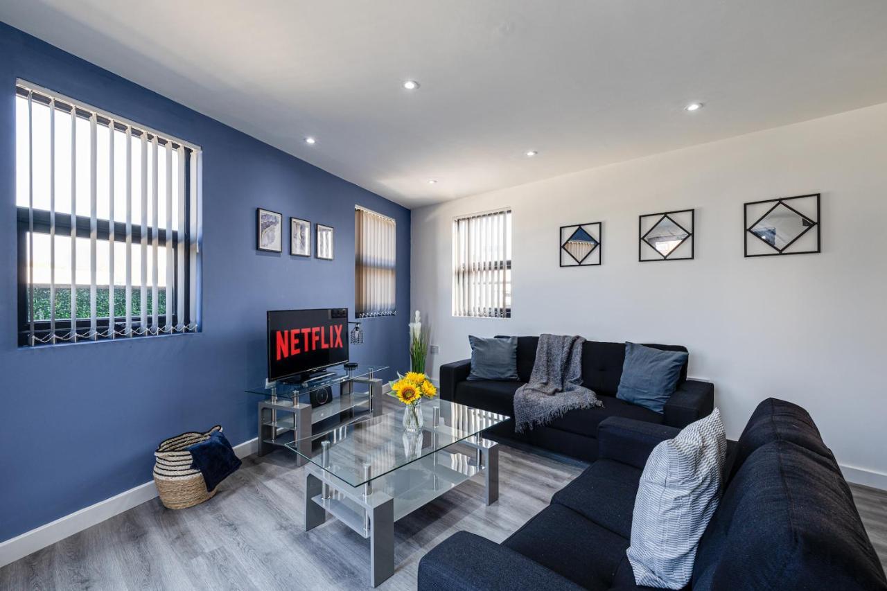 Top Floor Apartment With Private Balcony In Stockport Centre By Hass Haus Exterior photo
