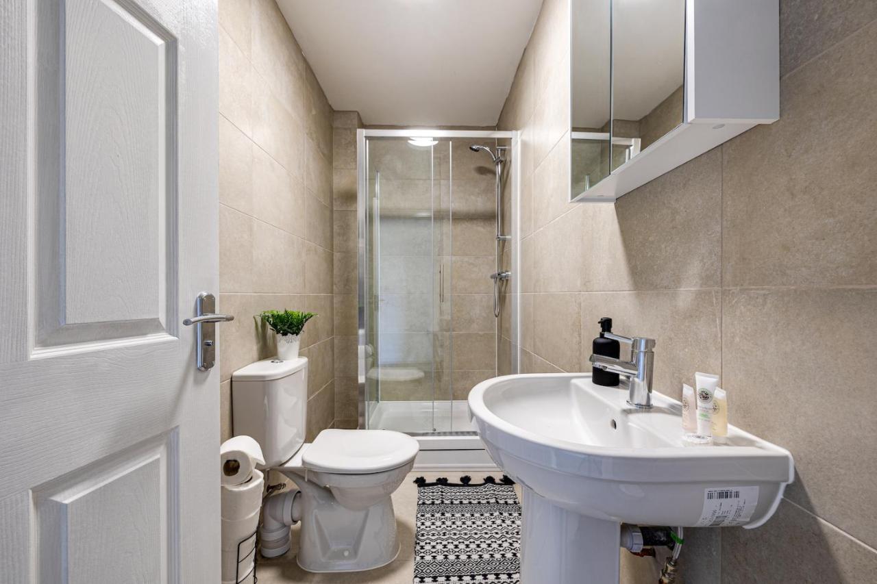 Top Floor Apartment With Private Balcony In Stockport Centre By Hass Haus Exterior photo