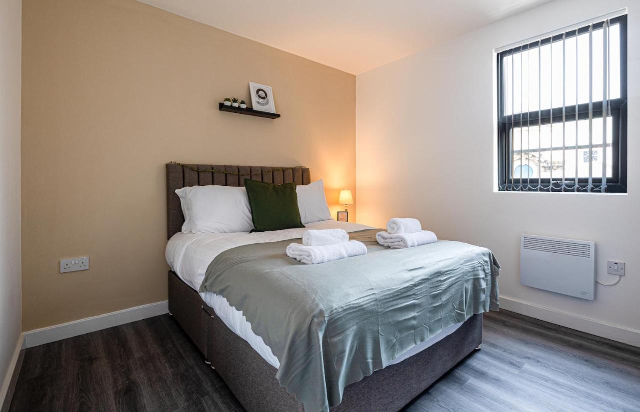 Top Floor Apartment With Private Balcony In Stockport Centre By Hass Haus Exterior photo