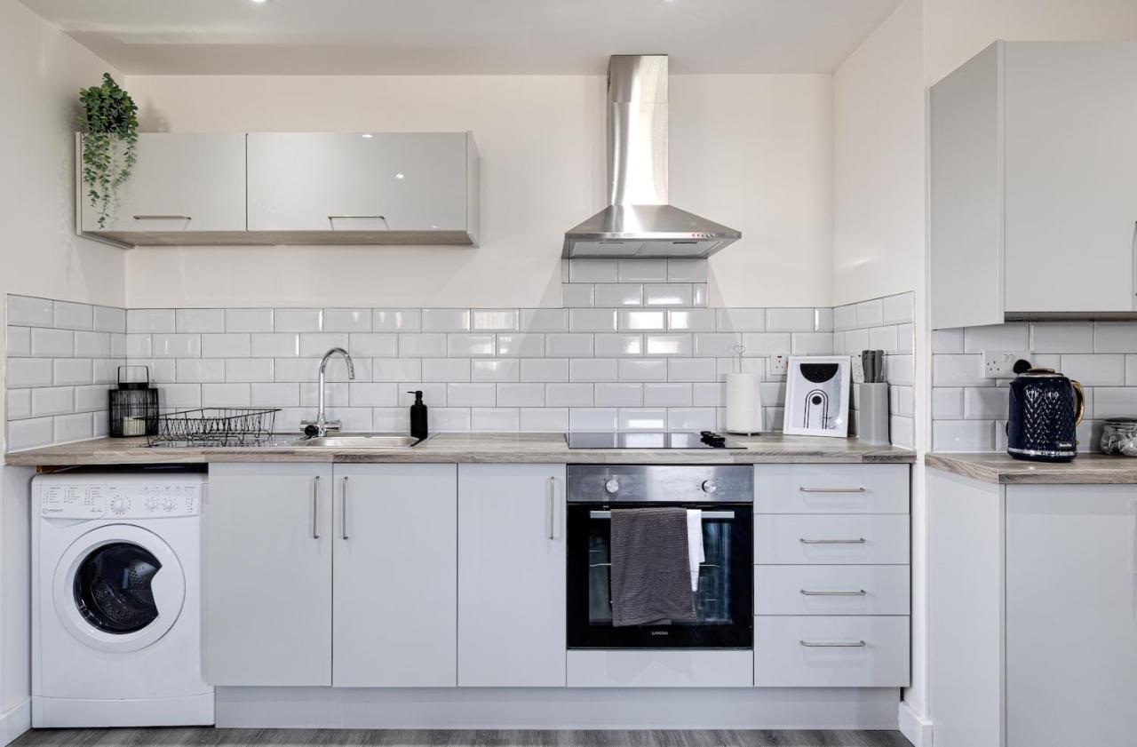 Top Floor Apartment With Private Balcony In Stockport Centre By Hass Haus Exterior photo