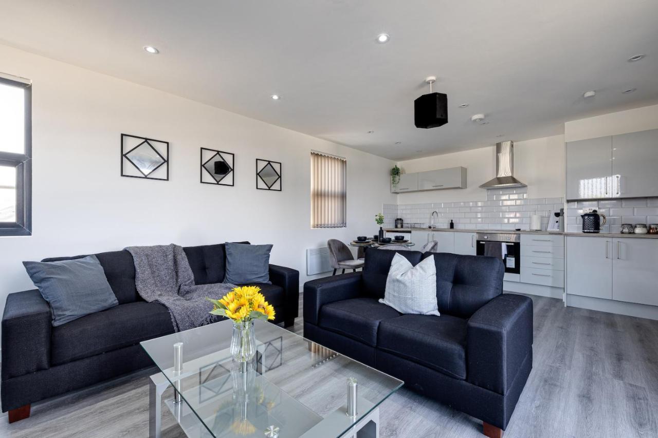 Top Floor Apartment With Private Balcony In Stockport Centre By Hass Haus Exterior photo