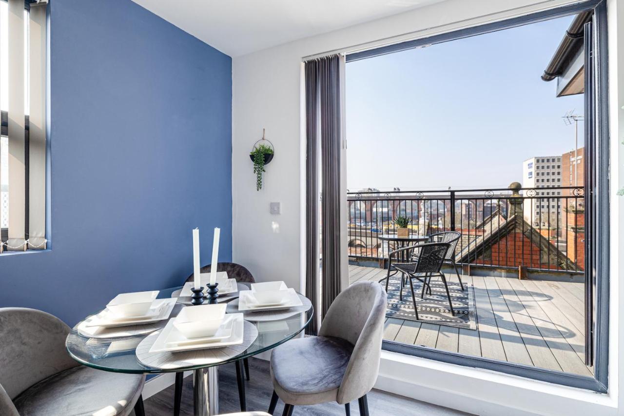 Top Floor Apartment With Private Balcony In Stockport Centre By Hass Haus Exterior photo
