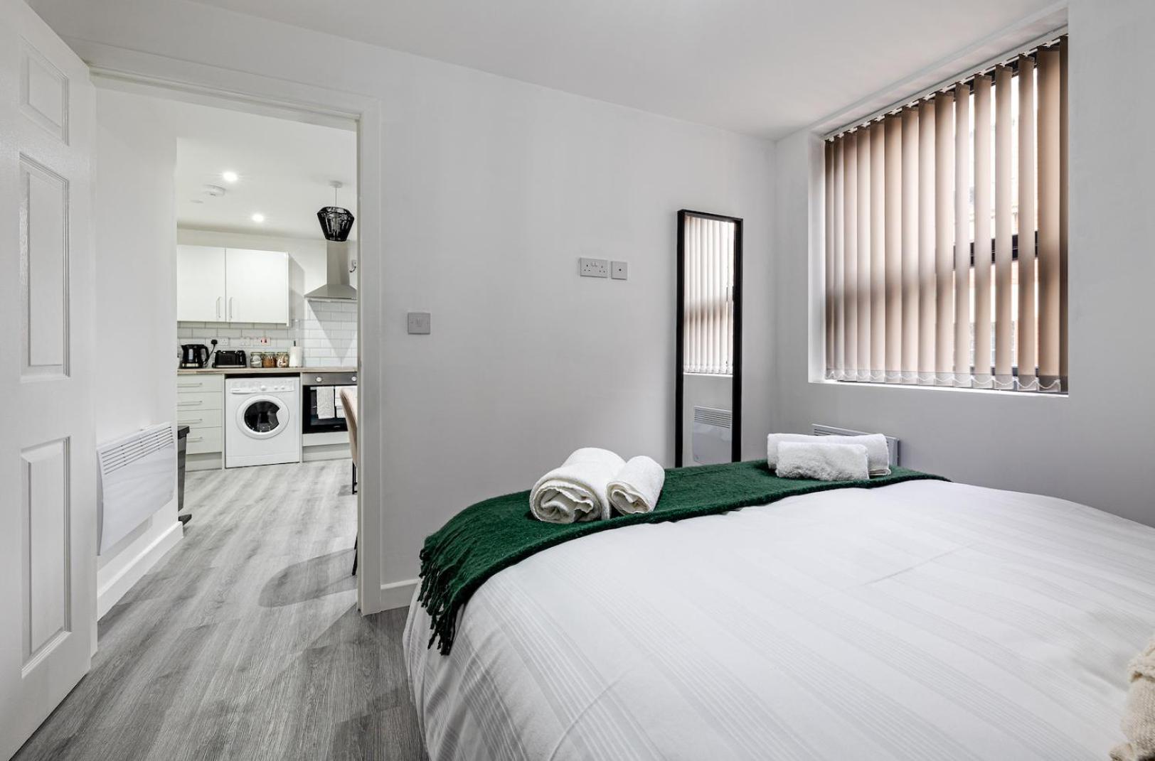 Top Floor Apartment With Private Balcony In Stockport Centre By Hass Haus Exterior photo