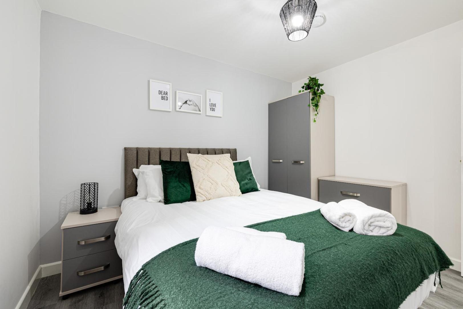 Top Floor Apartment With Private Balcony In Stockport Centre By Hass Haus Exterior photo