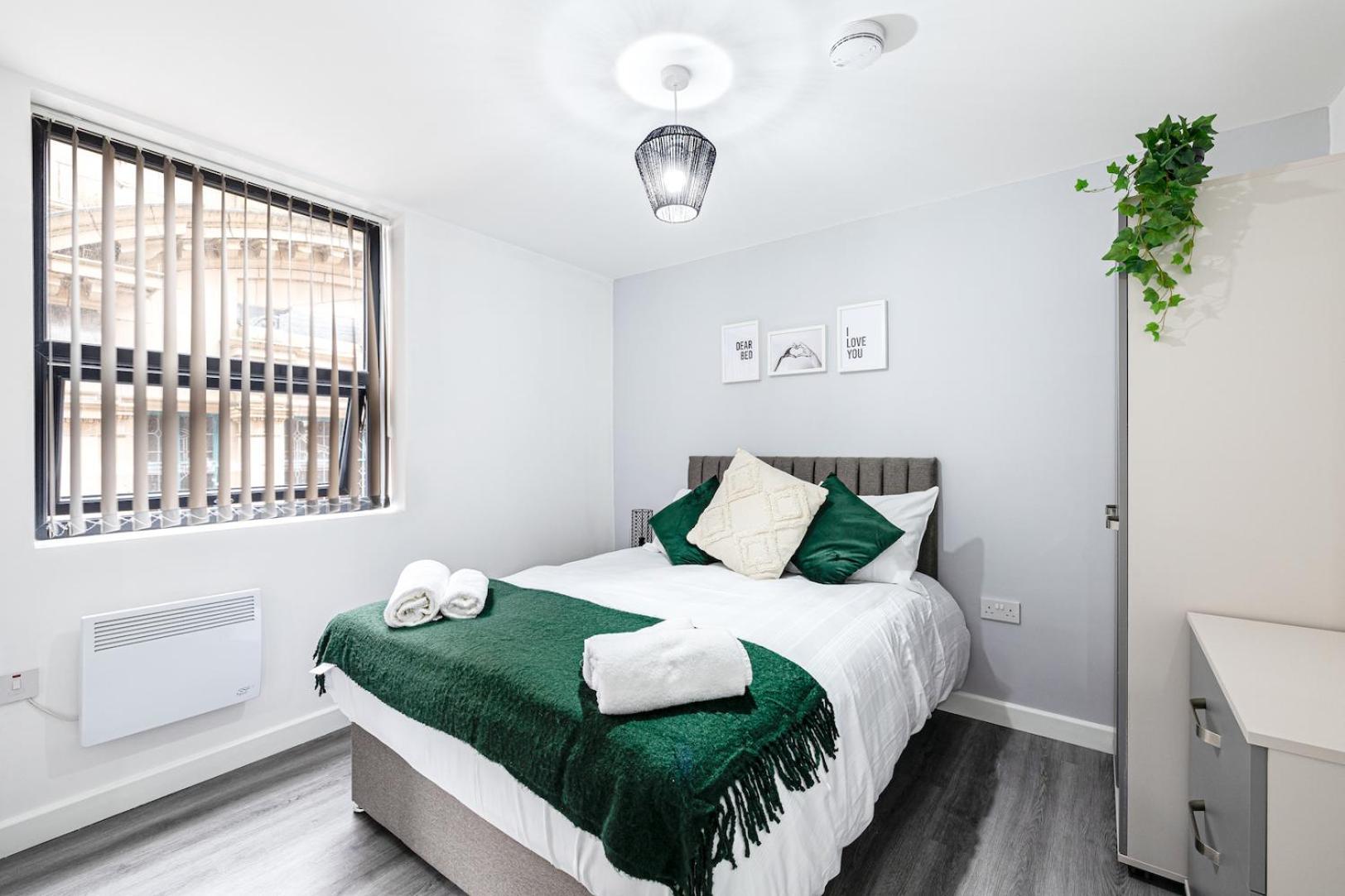 Top Floor Apartment With Private Balcony In Stockport Centre By Hass Haus Exterior photo