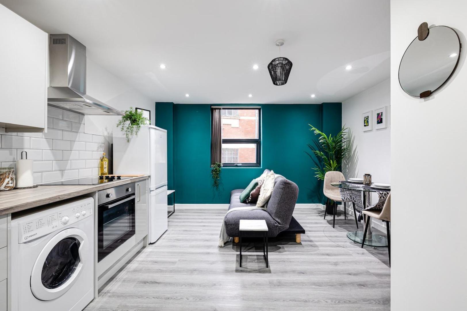 Top Floor Apartment With Private Balcony In Stockport Centre By Hass Haus Exterior photo