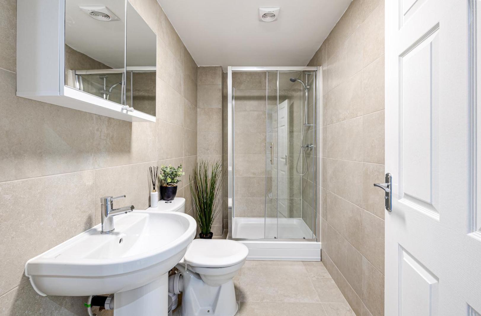 Top Floor Apartment With Private Balcony In Stockport Centre By Hass Haus Exterior photo